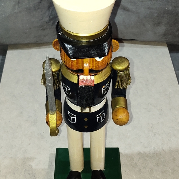 LIMITED EDITION HAND CRAFTED WOOD MILTARY SOLIDER HOLIDAY NUT CRACKER #62 OF 472 - Picture 11 of 13